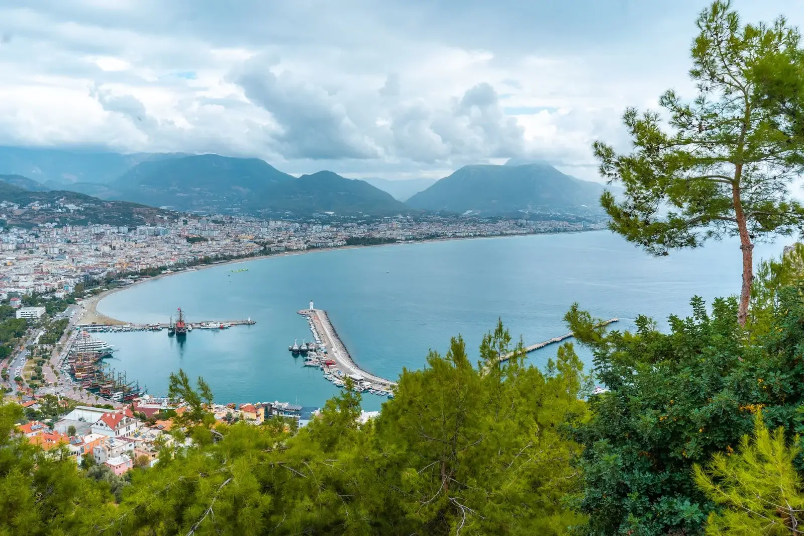 Kıyı şeridi ve deniz (temsili)