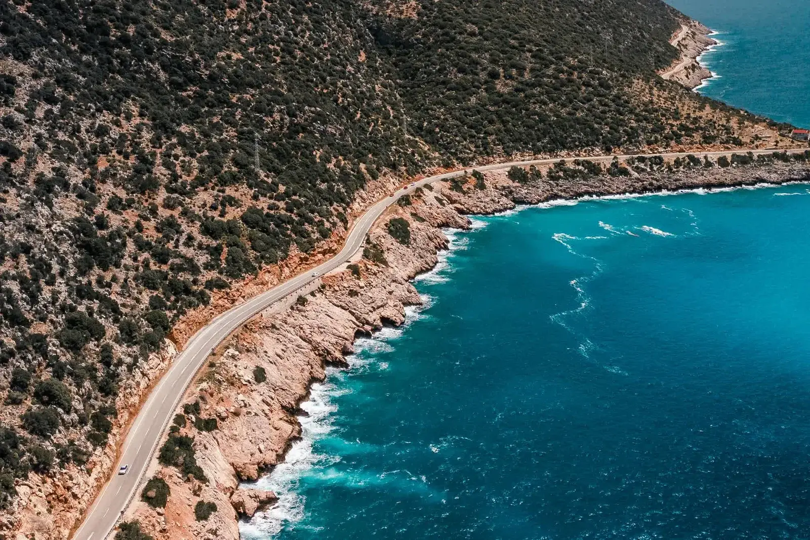 Akdeniz kıyısından kuşbakışı görünüm (temsili)
